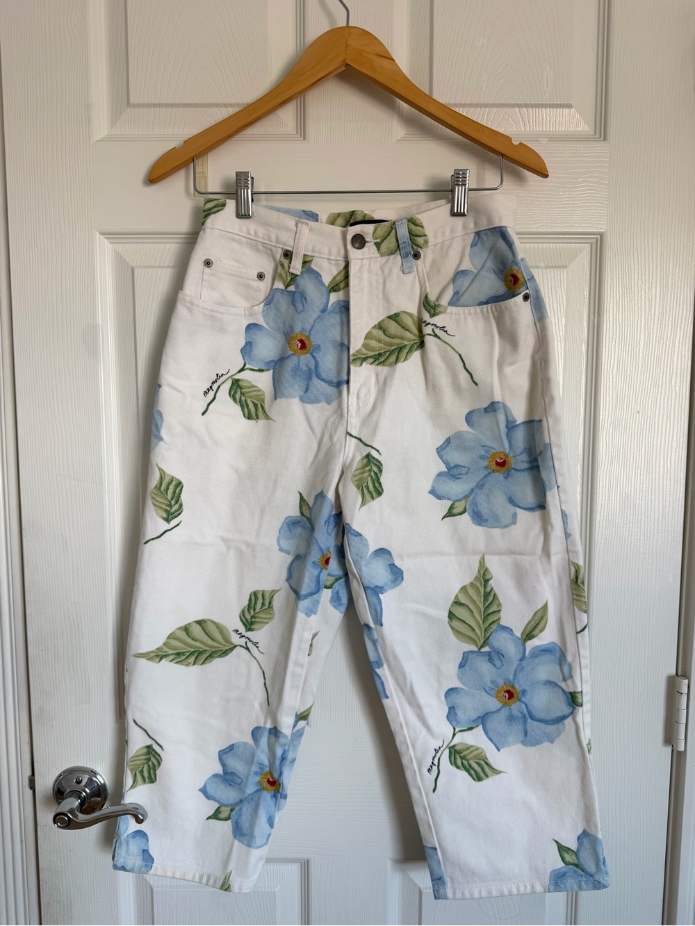 Vintage Bill Blass White Floral Print Capri Jeans - Magnolia